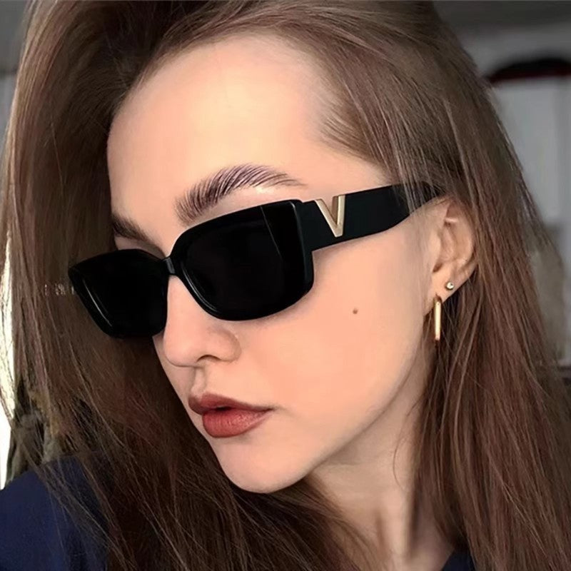 Fashion Oval Frame Sunglasses with UV Protection